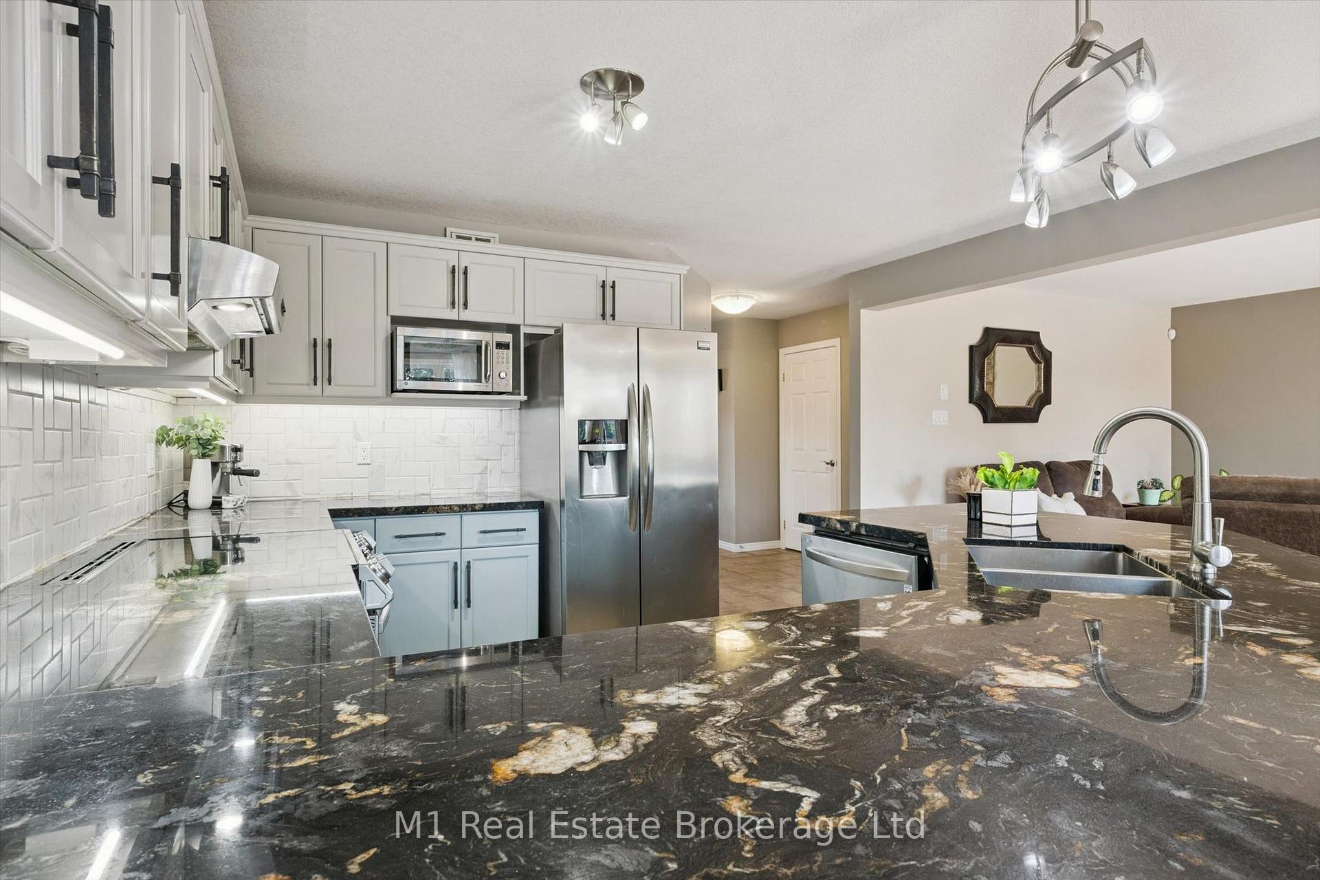 Photo 10 of 46 Paulstown Crescent, Guelph, Clairfields/Hanlon Business Park — HOMEH