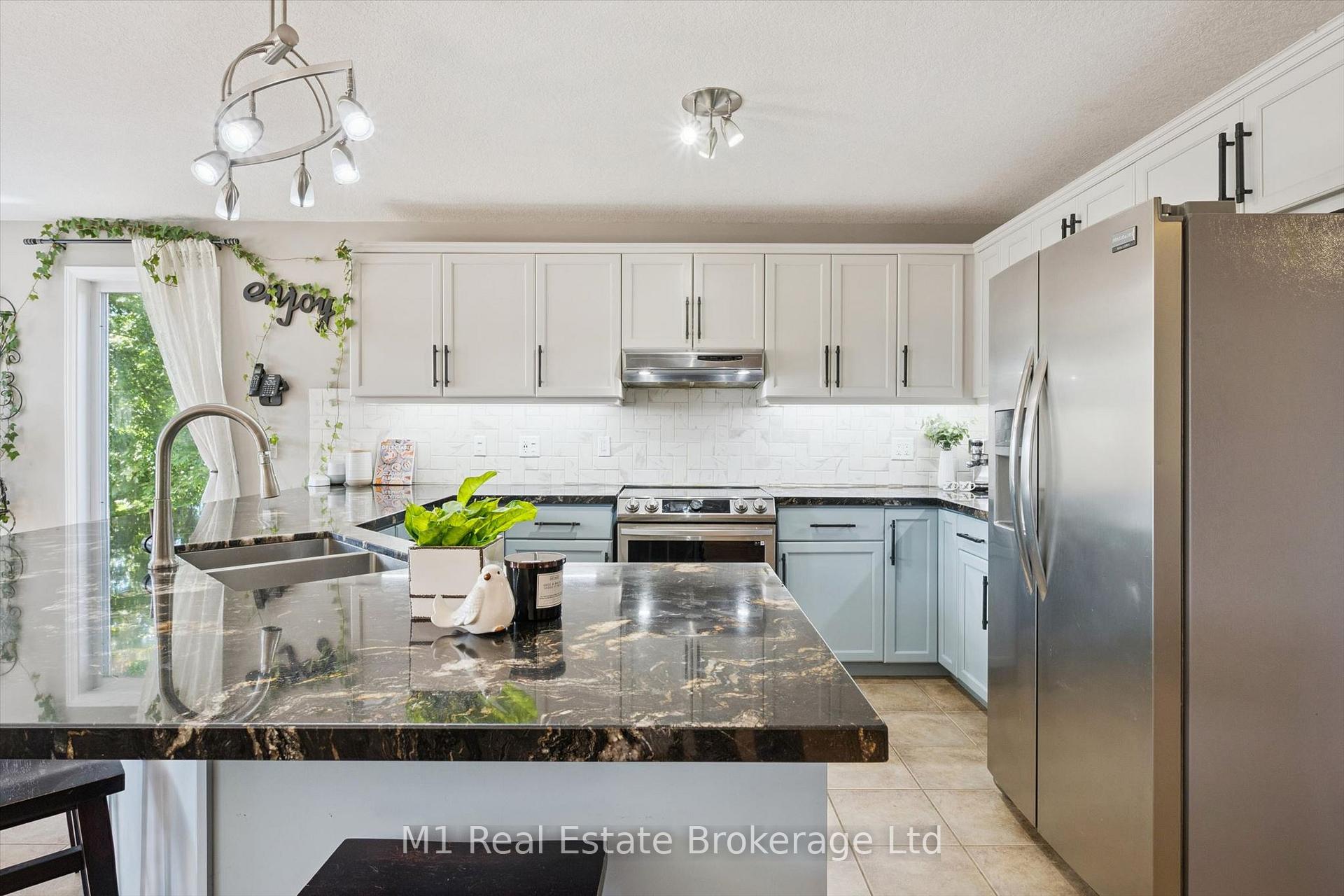 Photo 14 of 46 Paulstown Crescent, Guelph, Clairfields/Hanlon Business Park — HOMEH