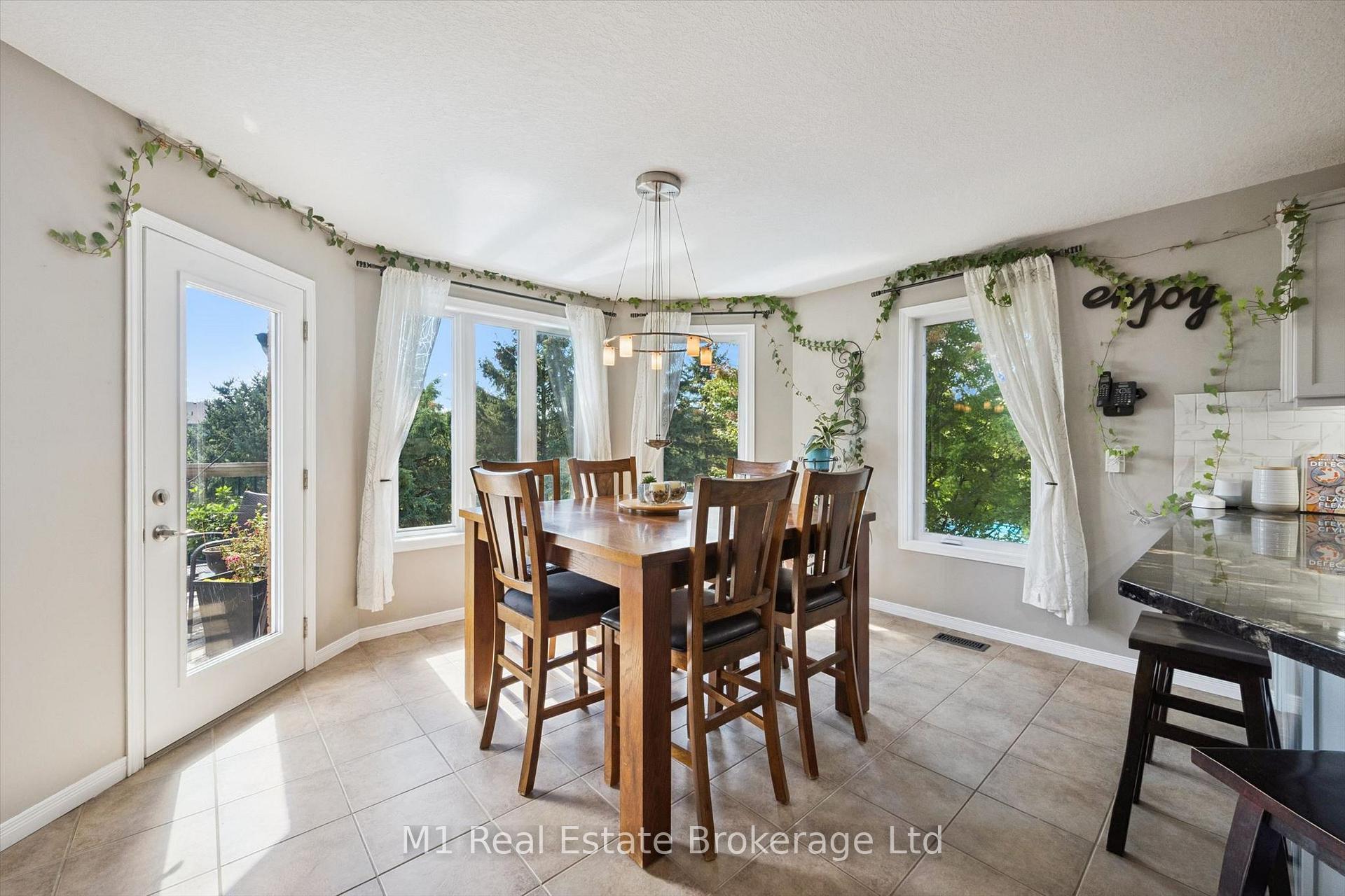 Photo 15 of 46 Paulstown Crescent, Guelph, Clairfields/Hanlon Business Park — HOMEH