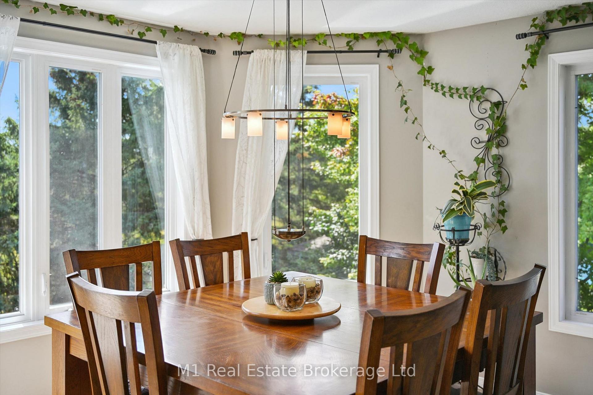 Photo 16 of 46 Paulstown Crescent, Guelph, Clairfields/Hanlon Business Park — HOMEH