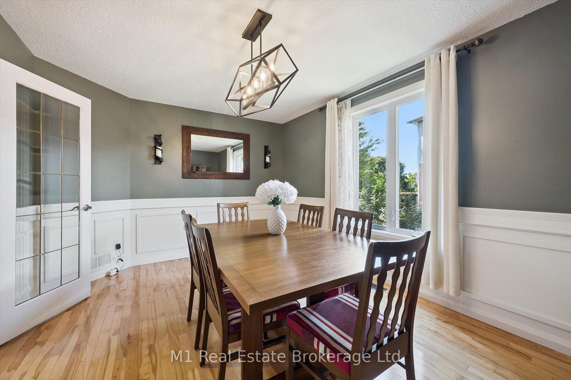 Photo 17 of 46 Paulstown Crescent, Guelph, Clairfields/Hanlon Business Park — HOMEH
