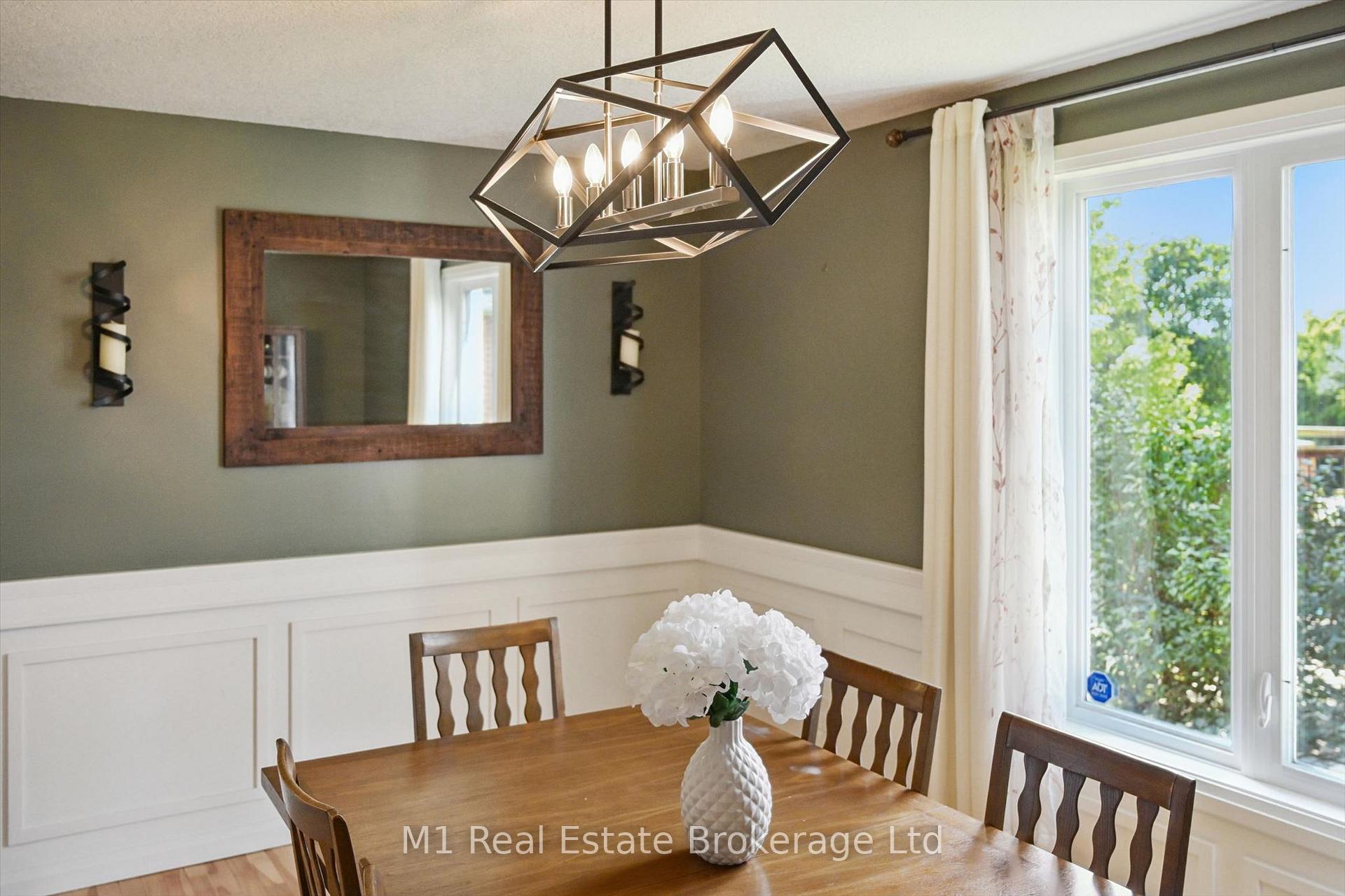 Photo 18 of 46 Paulstown Crescent, Guelph, Clairfields/Hanlon Business Park — HOMEH