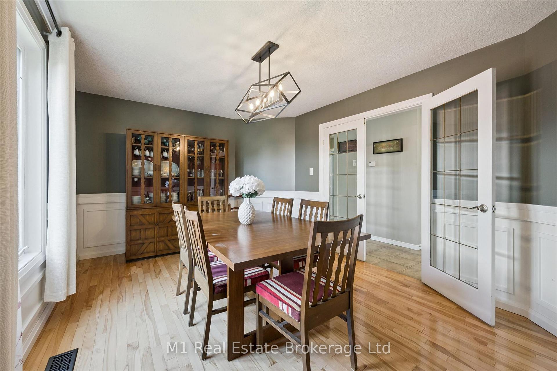 Photo 19 of 46 Paulstown Crescent, Guelph, Clairfields/Hanlon Business Park — HOMEH