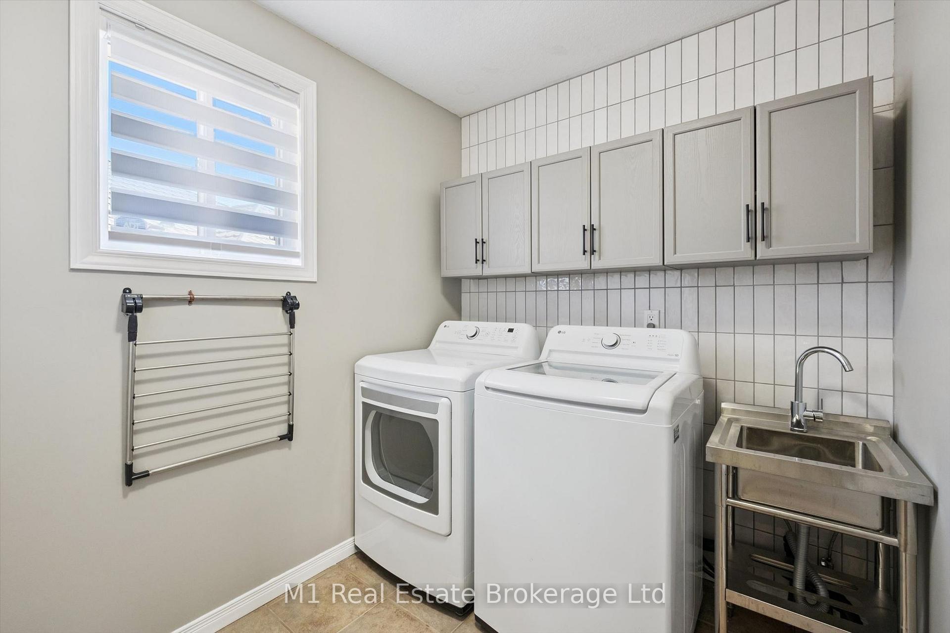 Photo 22 of 46 Paulstown Crescent, Guelph, Clairfields/Hanlon Business Park — HOMEH
