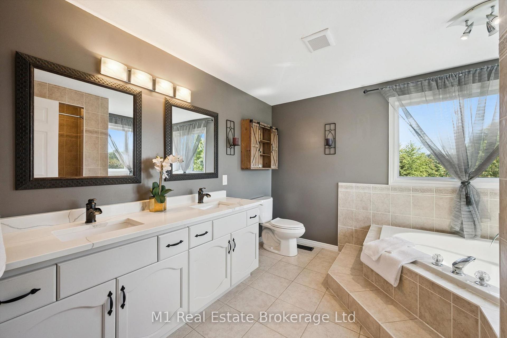 Photo 25 of 46 Paulstown Crescent, Guelph, Clairfields/Hanlon Business Park — HOMEH