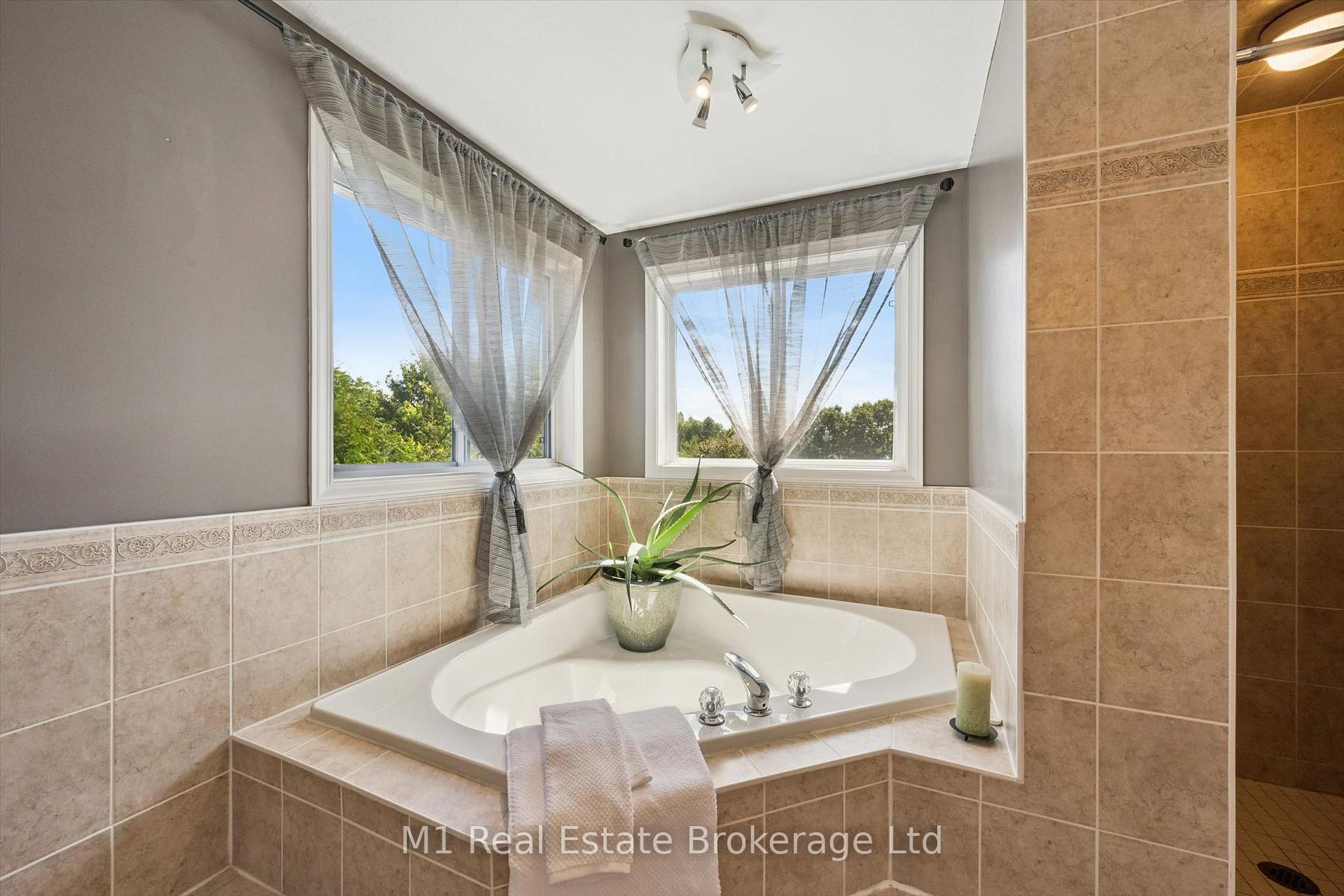 Photo 27 of 46 Paulstown Crescent, Guelph, Clairfields/Hanlon Business Park — HOMEH