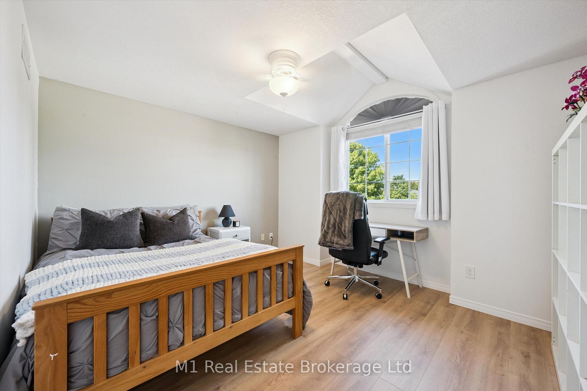 Photo 29 of 46 Paulstown Crescent, Guelph, Clairfields/Hanlon Business Park — HOMEH