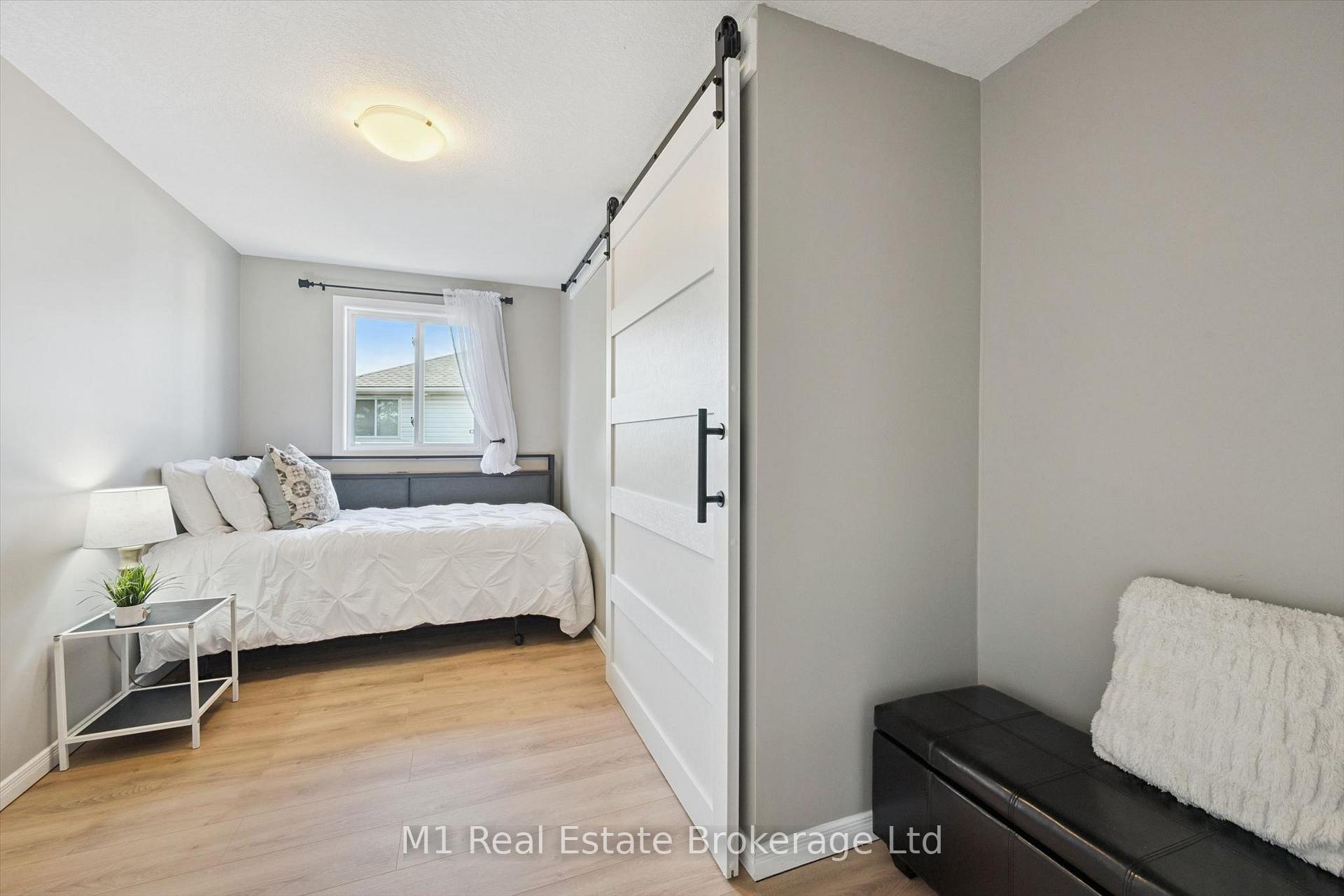 Photo 31 of 46 Paulstown Crescent, Guelph, Clairfields/Hanlon Business Park — HOMEH