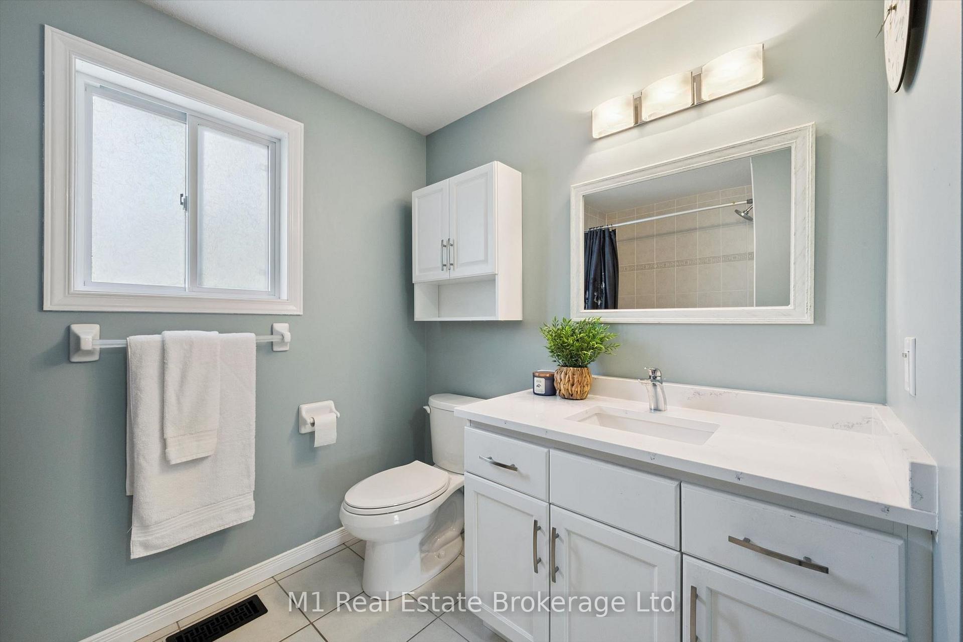 Photo 32 of 46 Paulstown Crescent, Guelph, Clairfields/Hanlon Business Park — HOMEH