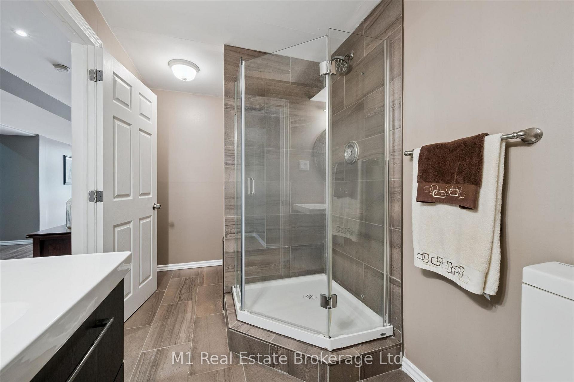 Photo 39 of 46 Paulstown Crescent, Guelph, Clairfields/Hanlon Business Park — HOMEH