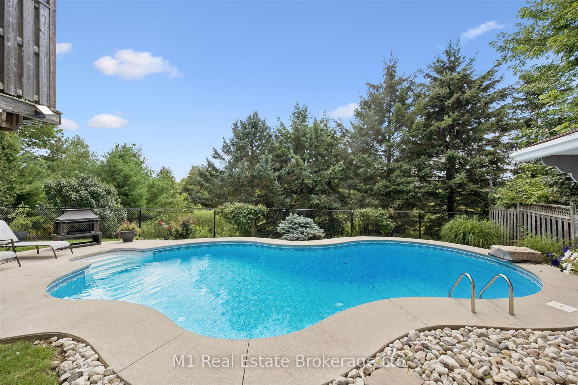 Photo 44 of 46 Paulstown Crescent, Guelph, Clairfields/Hanlon Business Park — HOMEH