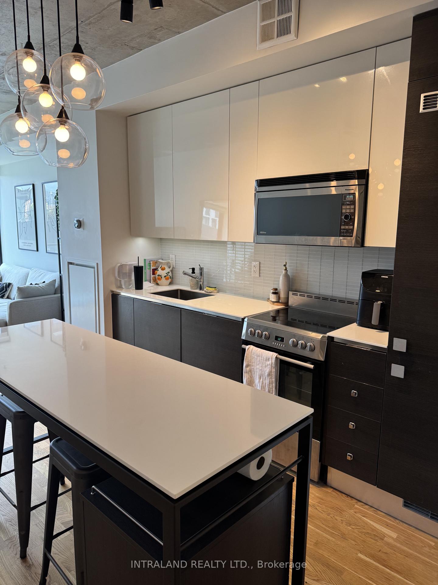 Photo 6 of Unit 614, 8 Dovercourt Road, Toronto, Little Portugal — HOMEH