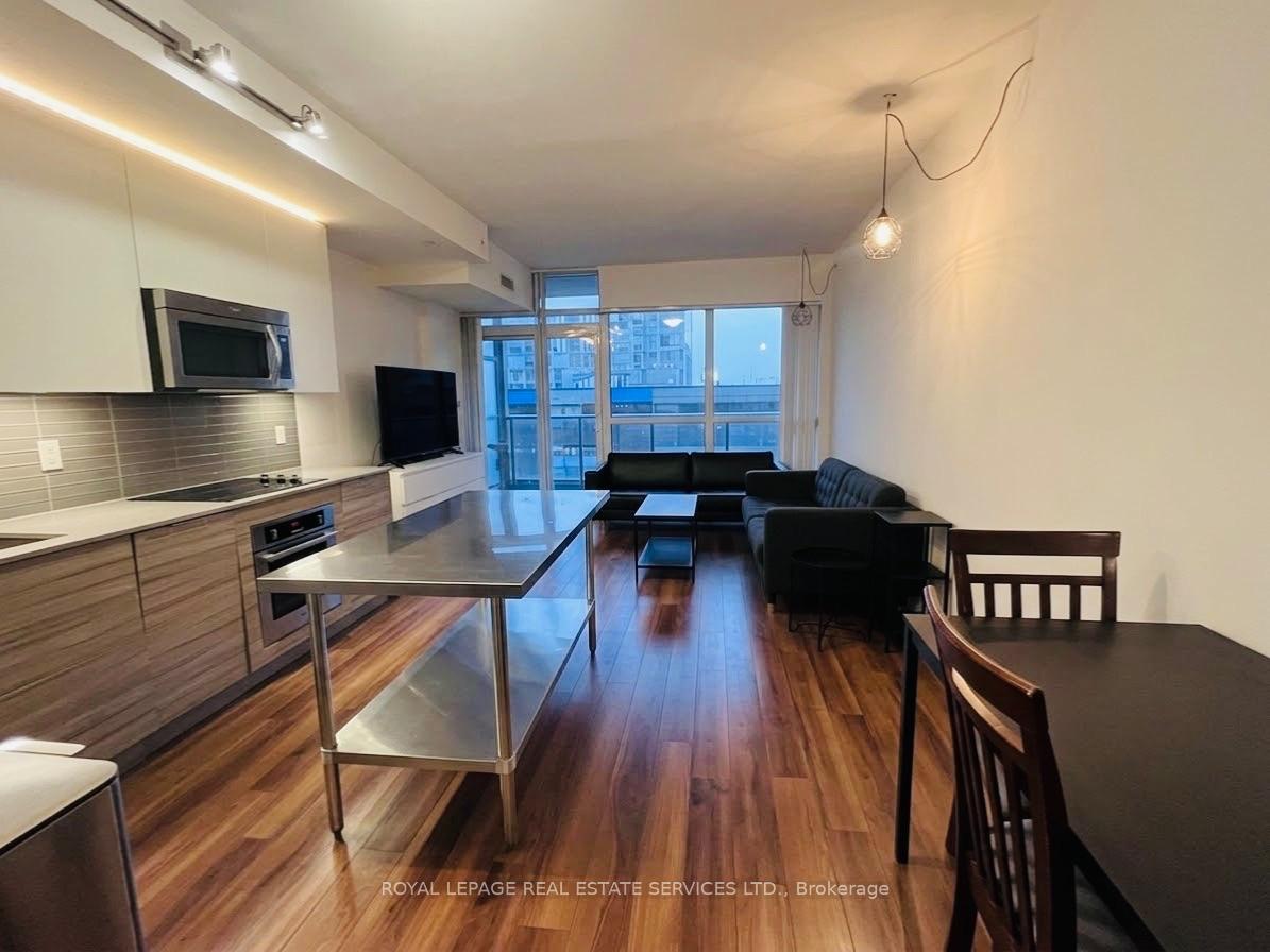 Photo 5 of Unit 906, 210 Simcoe Street, Toronto, Kensington-Chinatown — HOMEH