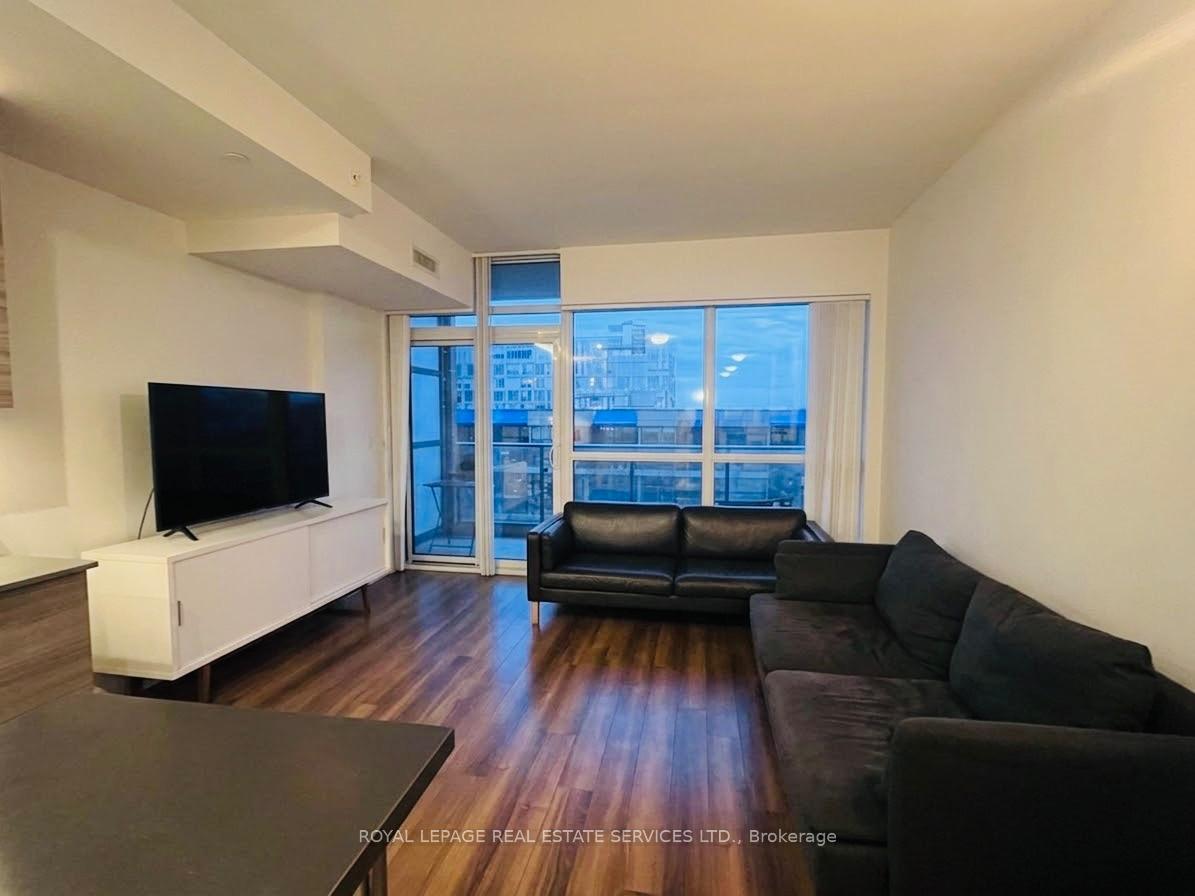 Photo 6 of Unit 906, 210 Simcoe Street, Toronto, Kensington-Chinatown — HOMEH