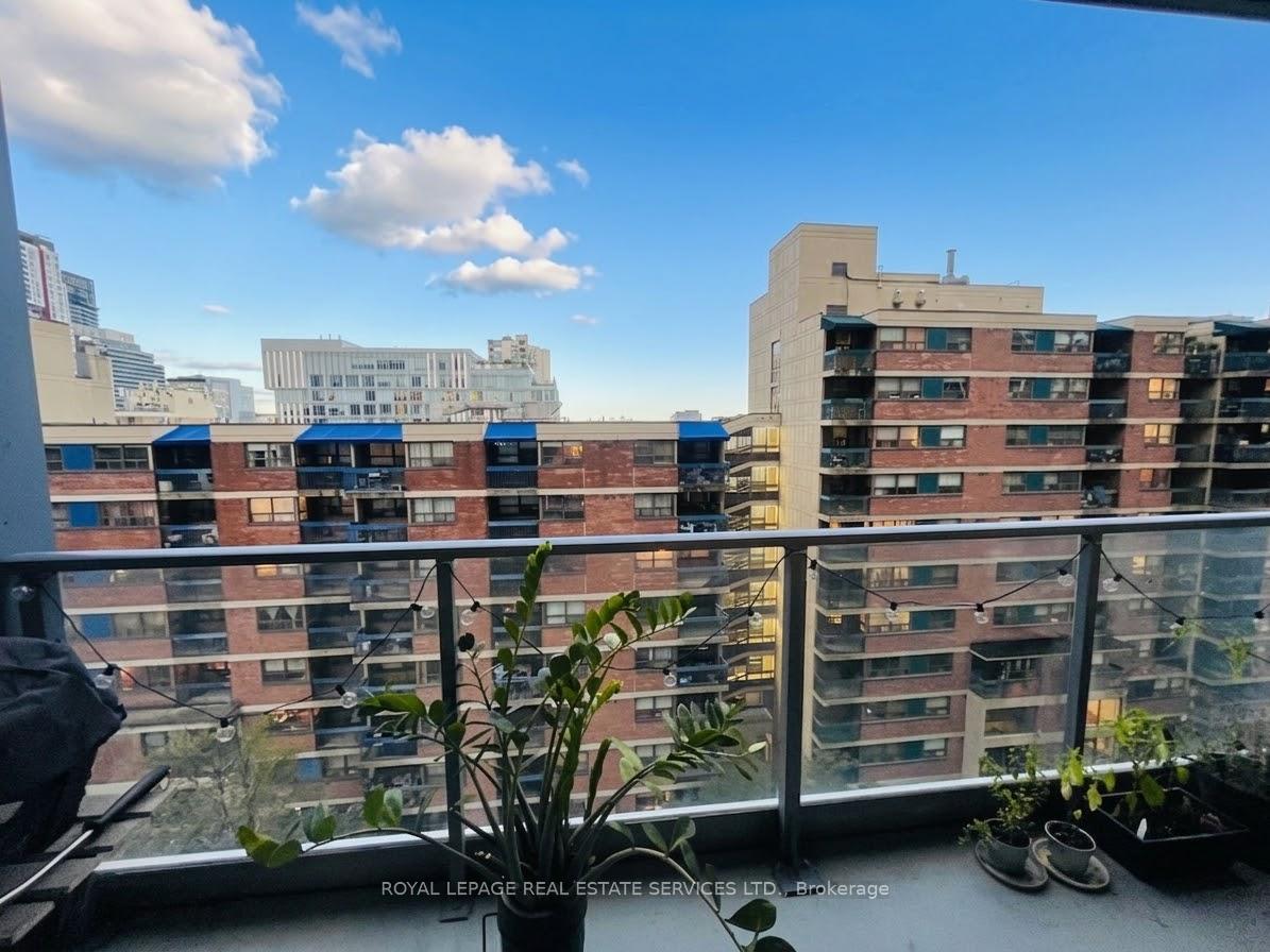 Photo 12 of Unit 906, 210 Simcoe Street, Toronto, Kensington-Chinatown — HOMEH