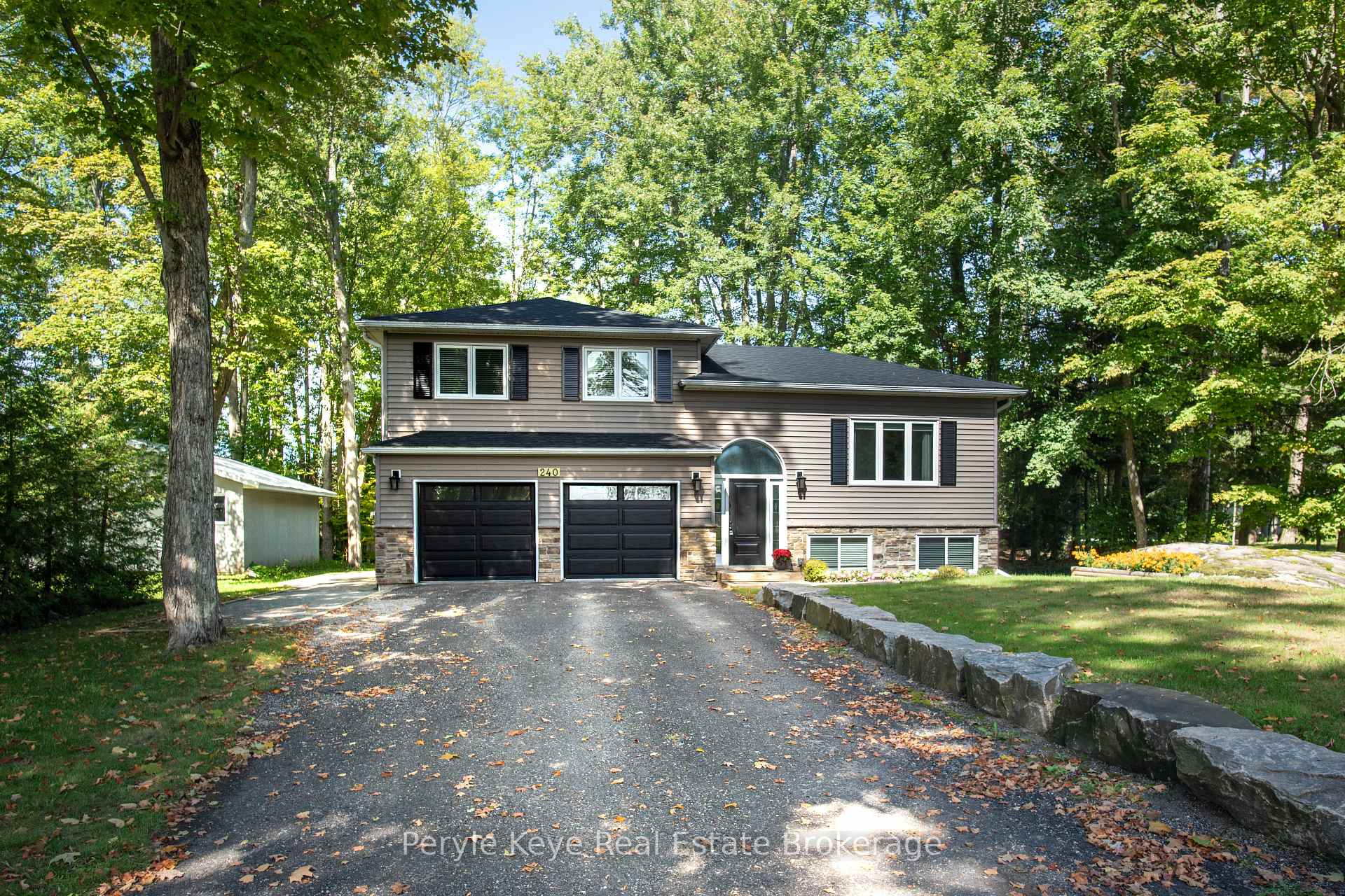 Photo 1 of 240 Jones Road, Gravenhurst, Muskoka (S) — HOMEH