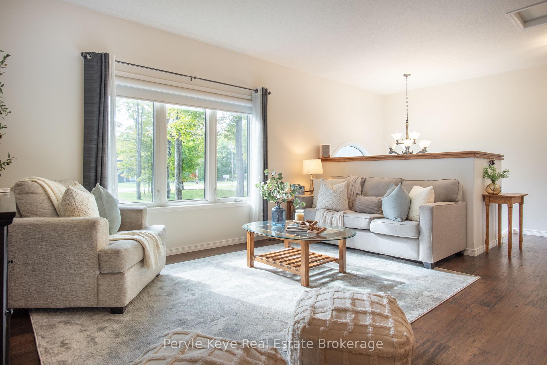 Photo 2 of 240 Jones Road, Gravenhurst, Muskoka (S) — HOMEH
