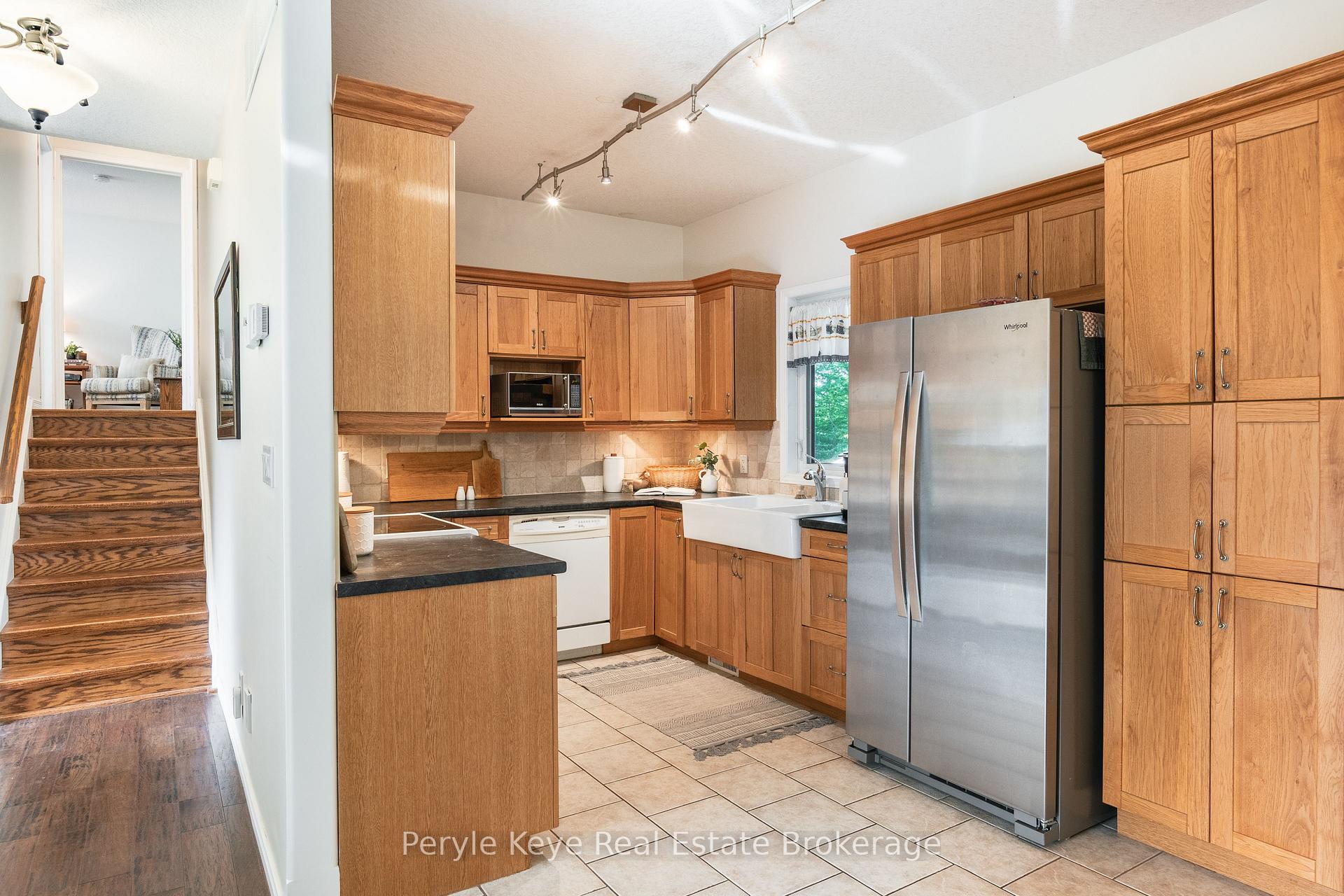 Photo 3 of 240 Jones Road, Gravenhurst, Muskoka (S) — HOMEH