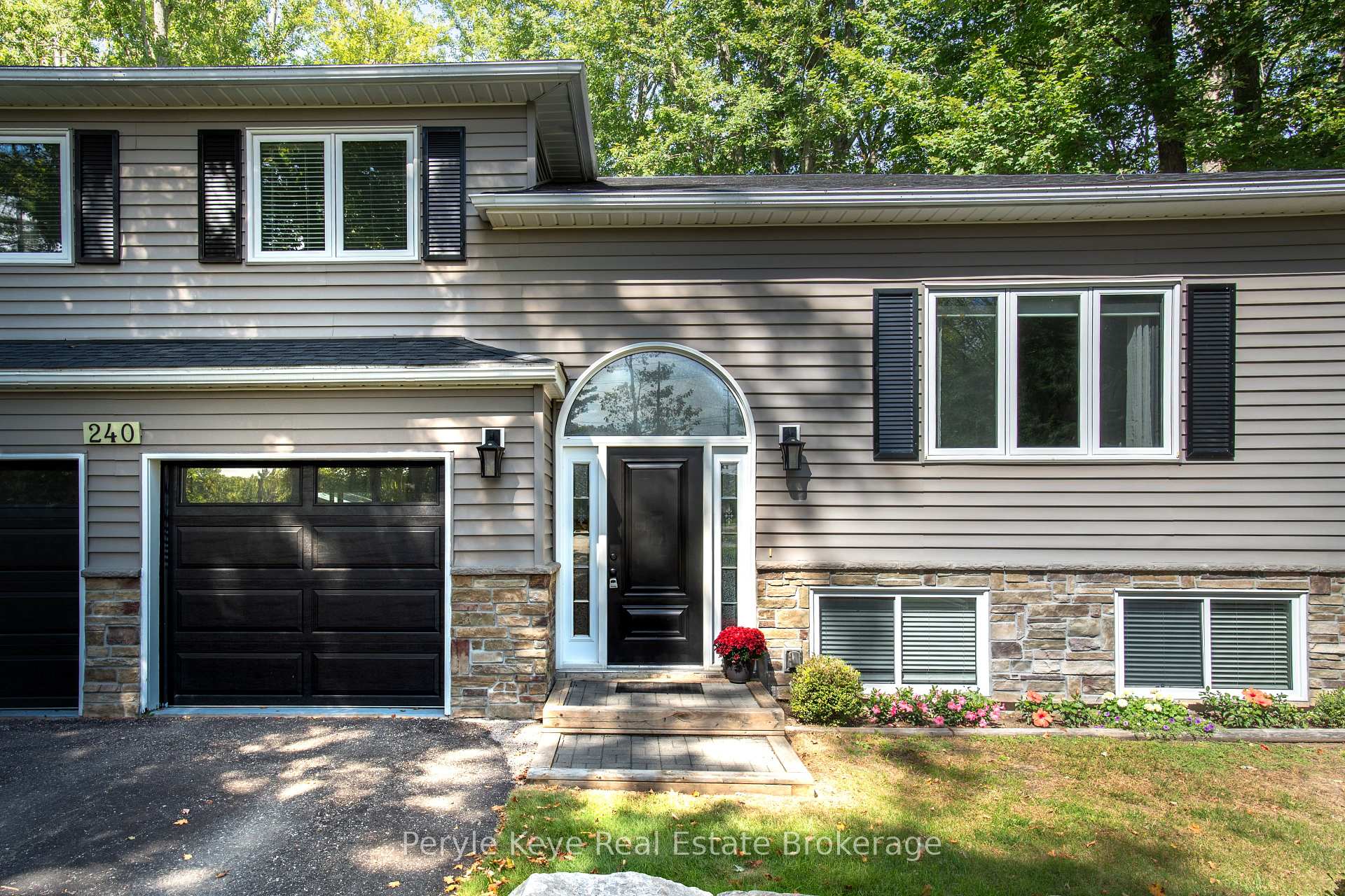 Photo 4 of 240 Jones Road, Gravenhurst, Muskoka (S) — HOMEH