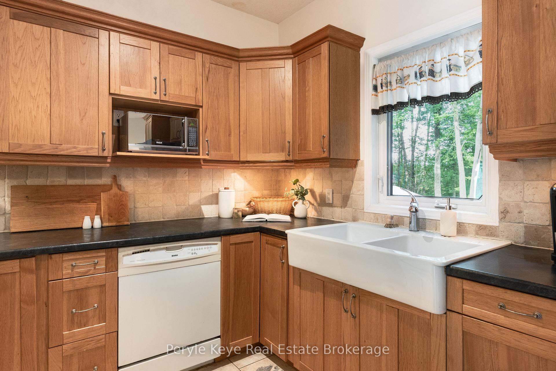 Photo 7 of 240 Jones Road, Gravenhurst, Muskoka (S) — HOMEH