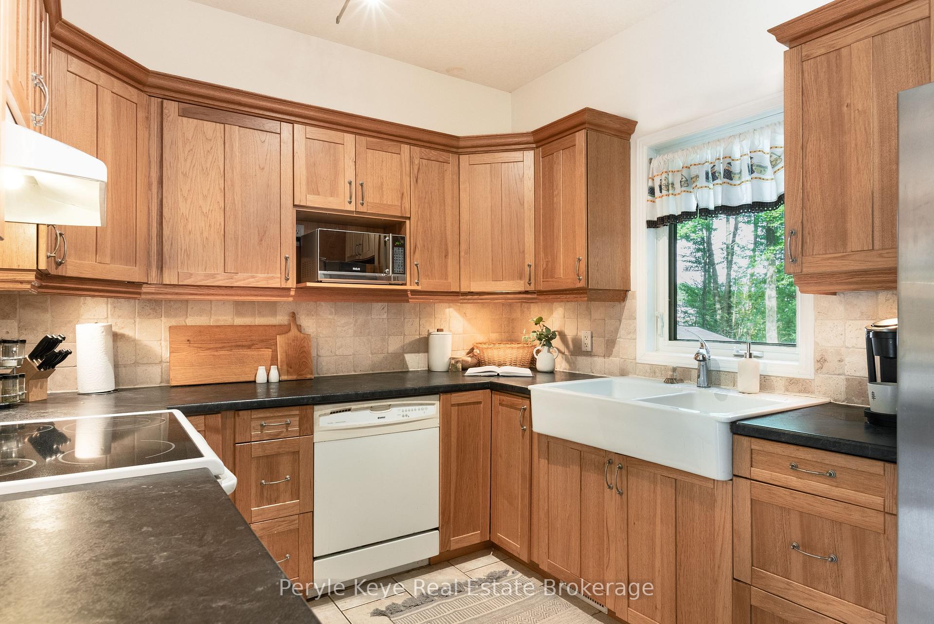 Photo 8 of 240 Jones Road, Gravenhurst, Muskoka (S) — HOMEH