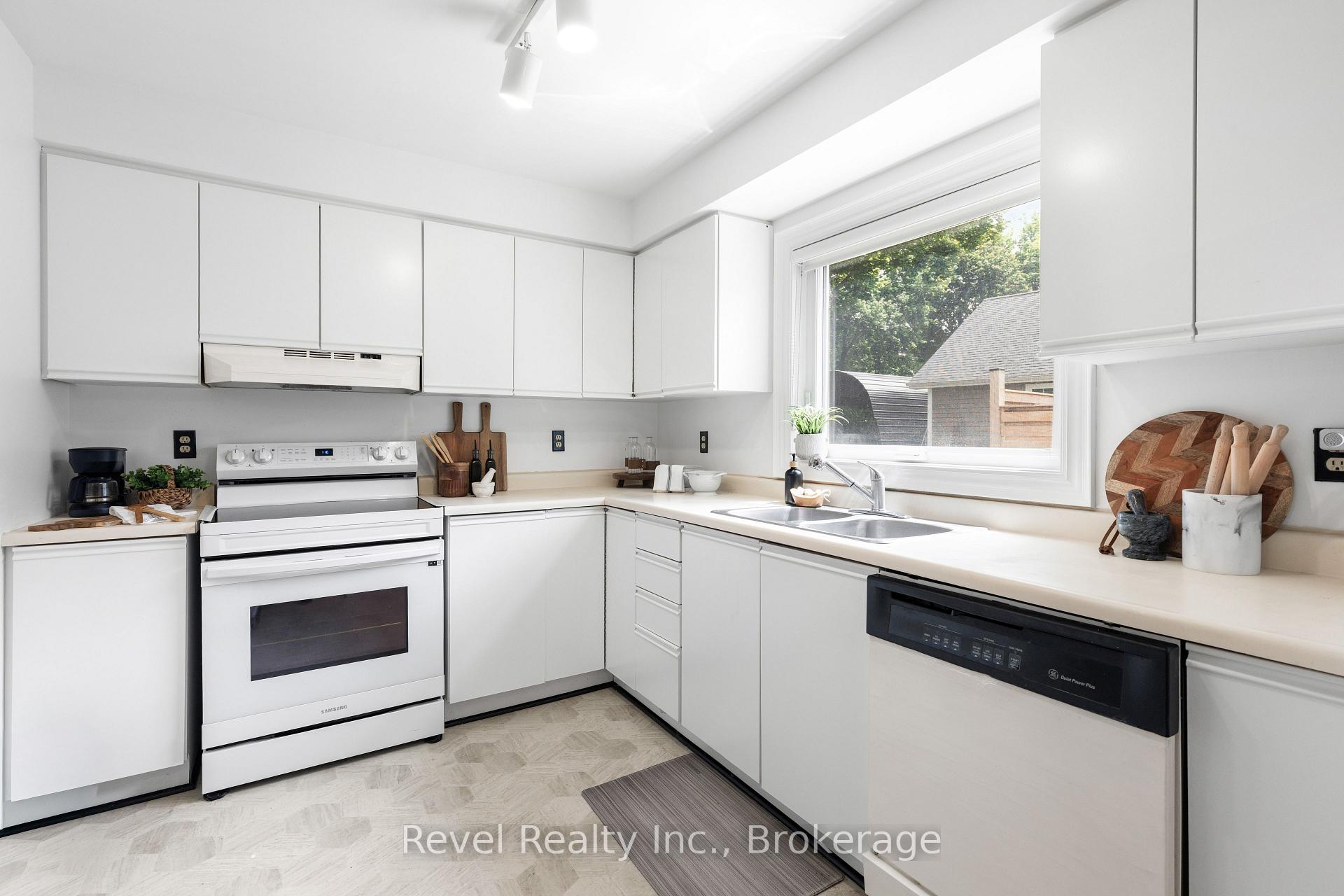 Photo 9 of 58 Verna Drive, Kawartha Lakes, Little Britain — HOMEH
