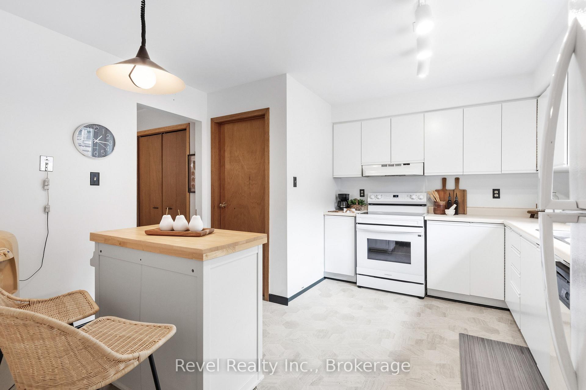 Photo 10 of 58 Verna Drive, Kawartha Lakes, Little Britain — HOMEH