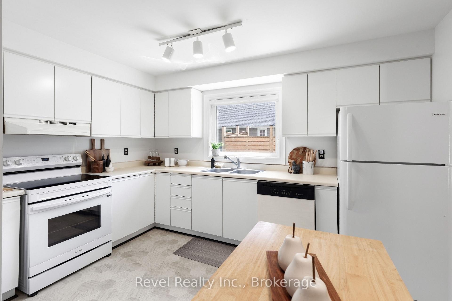 Photo 13 of 58 Verna Drive, Kawartha Lakes, Little Britain — HOMEH