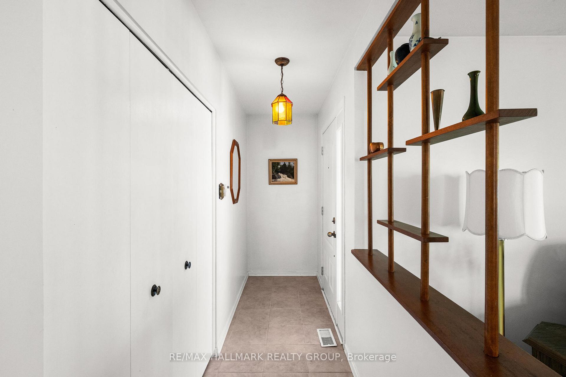 Photo 2 of 29 Wylie Avenue, Ottawa, Britannia — HOMEH