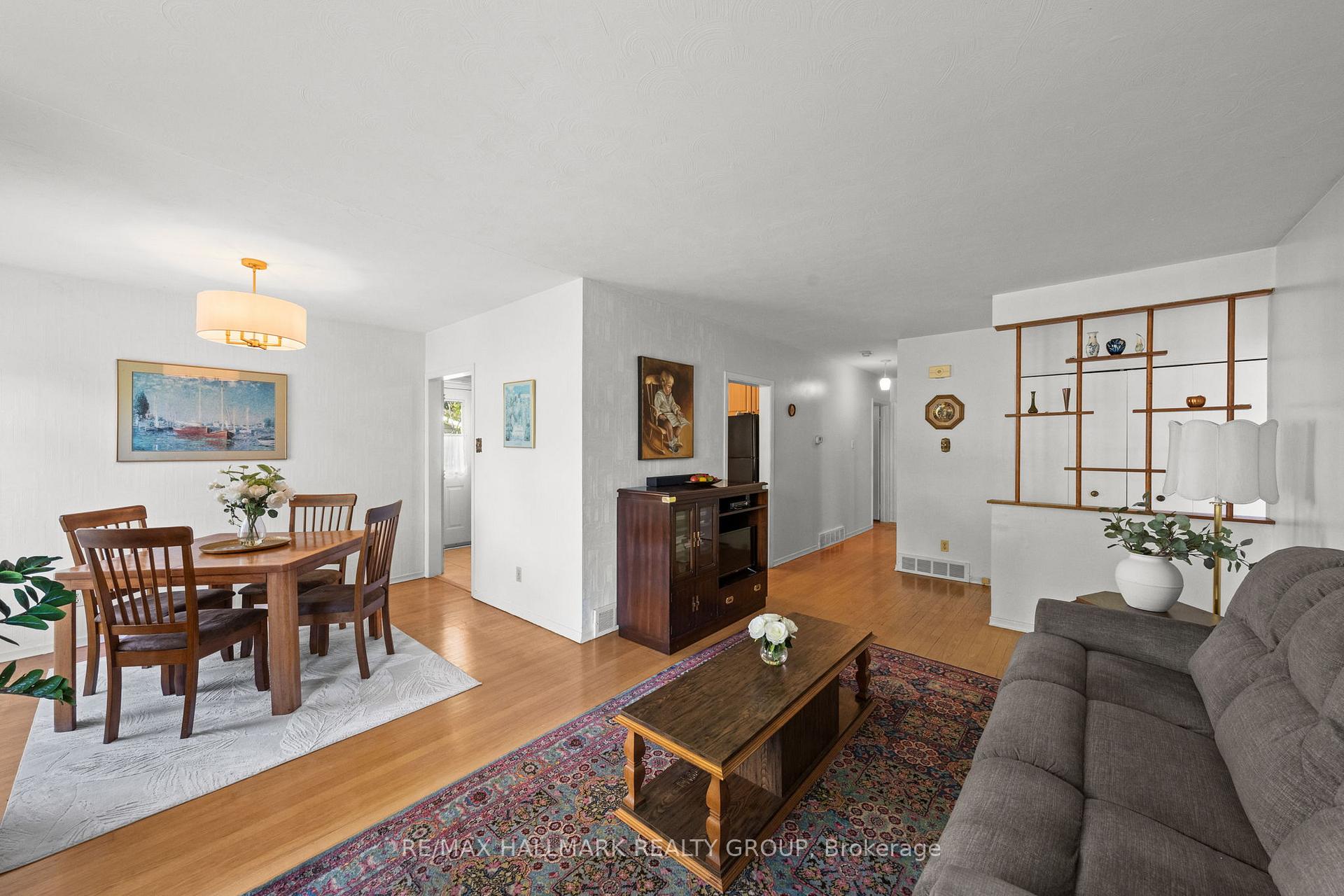 Photo 3 of 29 Wylie Avenue, Ottawa, Britannia — HOMEH