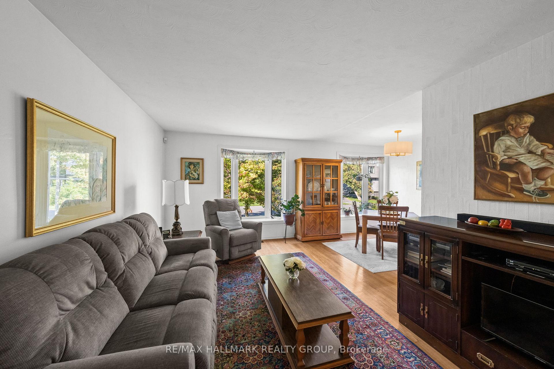 Photo 4 of 29 Wylie Avenue, Ottawa, Britannia — HOMEH