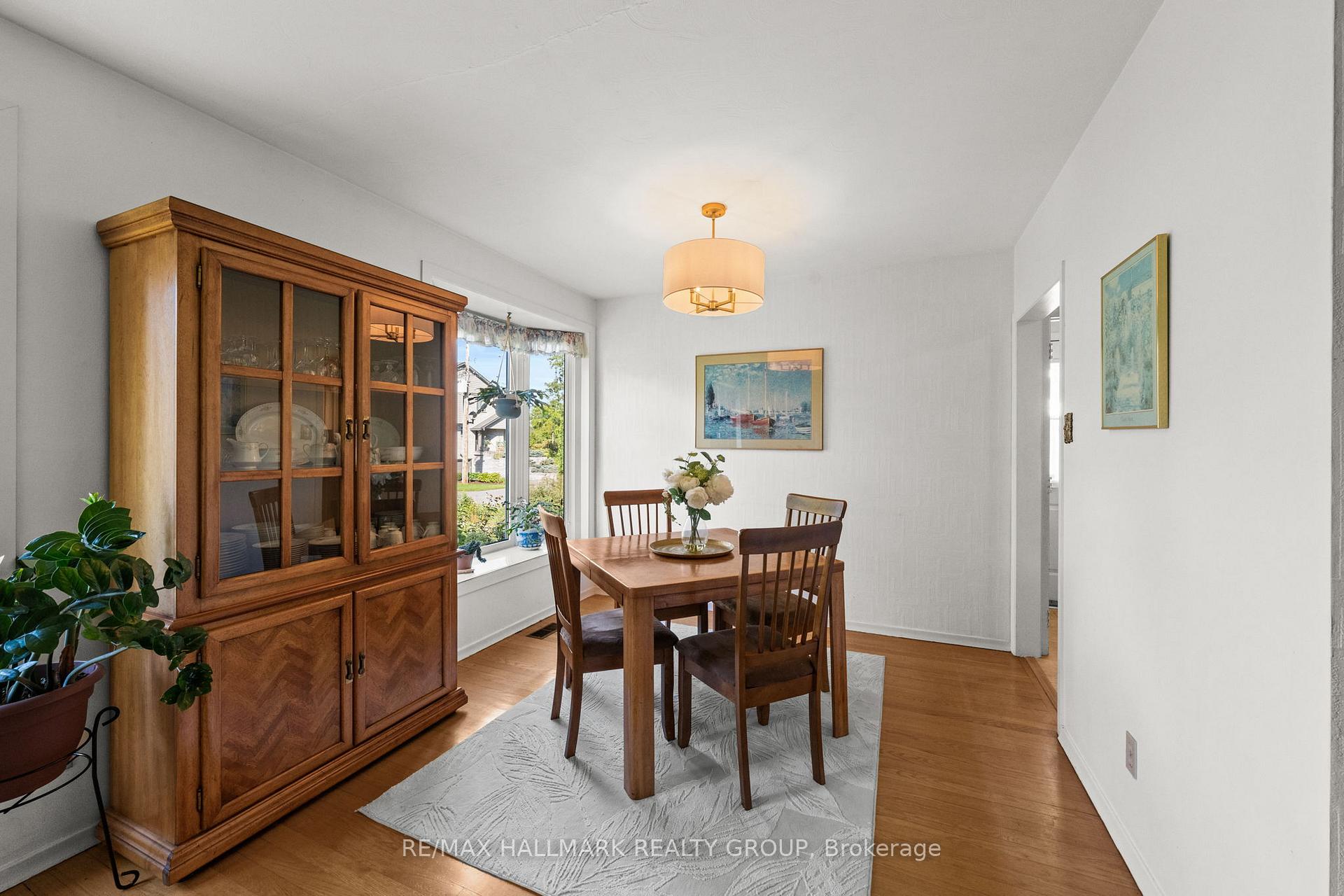 Photo 5 of 29 Wylie Avenue, Ottawa, Britannia — HOMEH