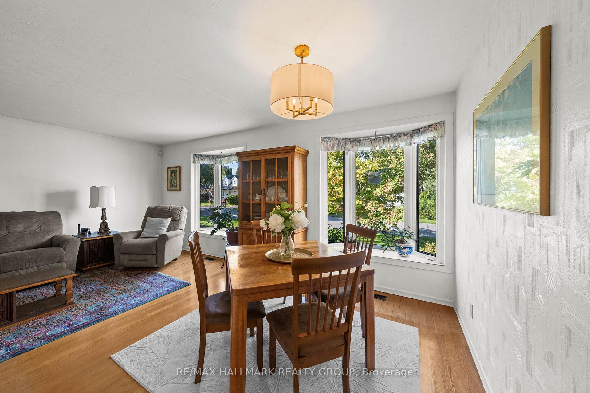 Photo 6 of 29 Wylie Avenue, Ottawa, Britannia — HOMEH
