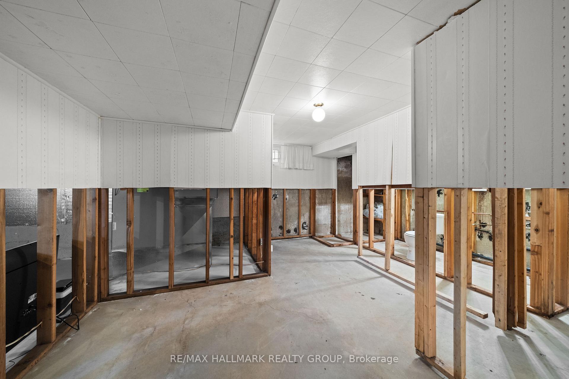 Photo 23 of 29 Wylie Avenue, Ottawa, Britannia — HOMEH