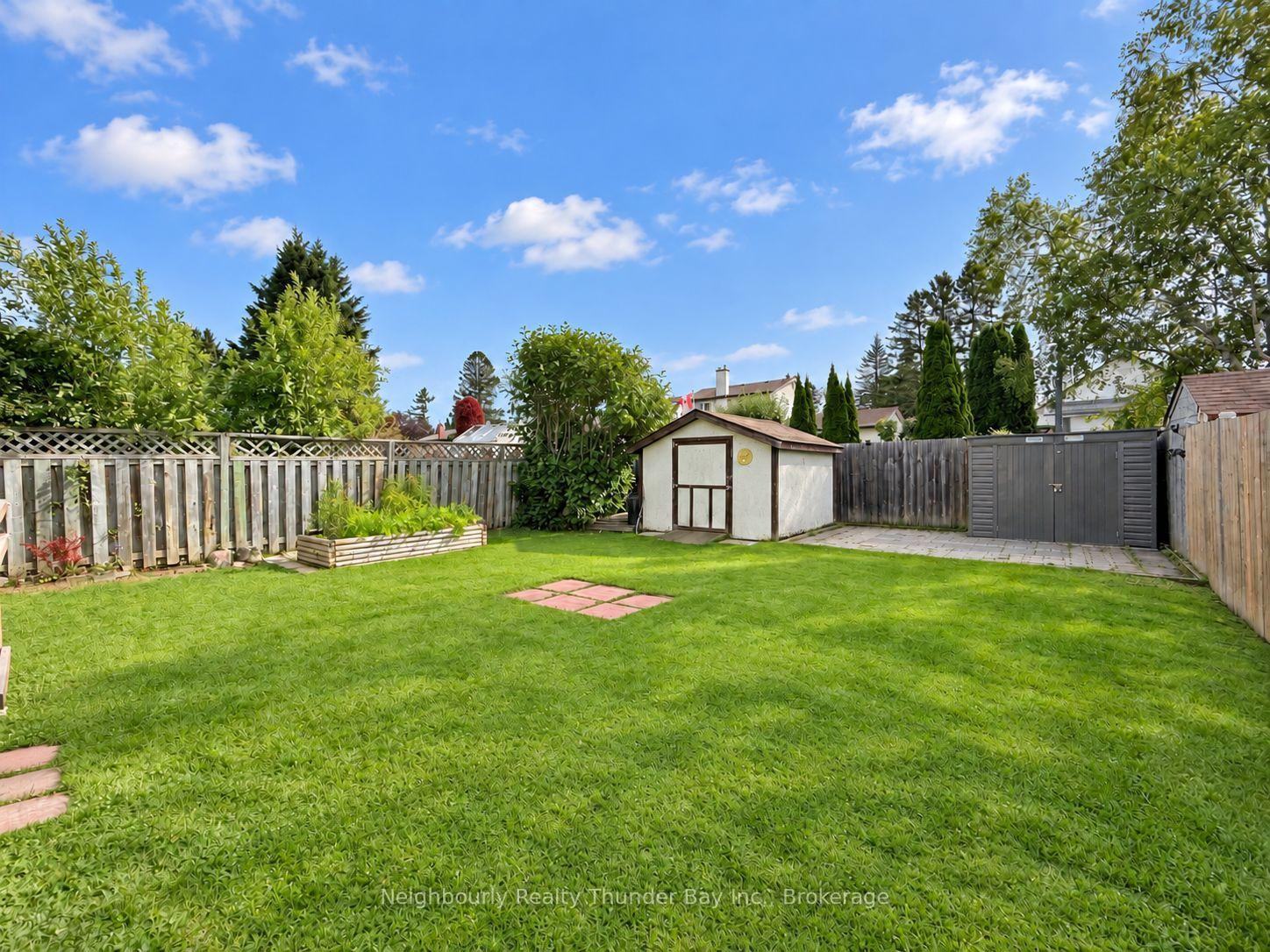 Photo 3 of 27 Algonquin Avenue N, Thunder Bay, College Heights — HOMEH