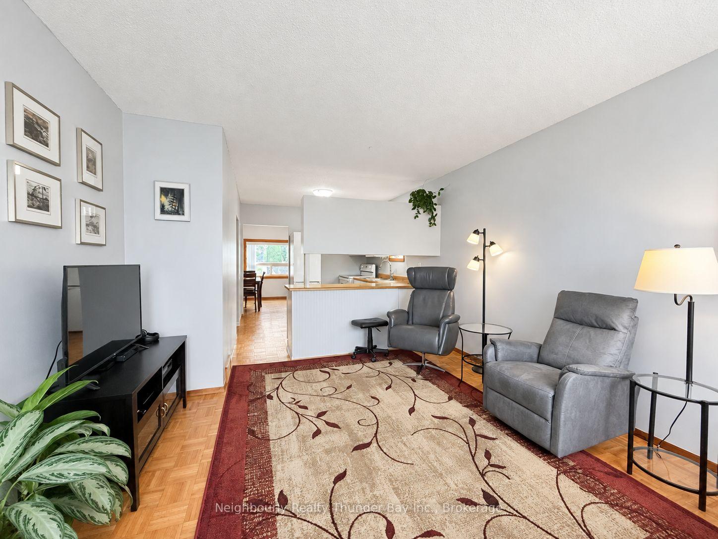 Photo 6 of 27 Algonquin Avenue N, Thunder Bay, College Heights — HOMEH