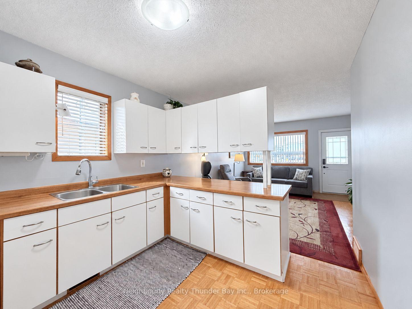Photo 7 of 27 Algonquin Avenue N, Thunder Bay, College Heights — HOMEH