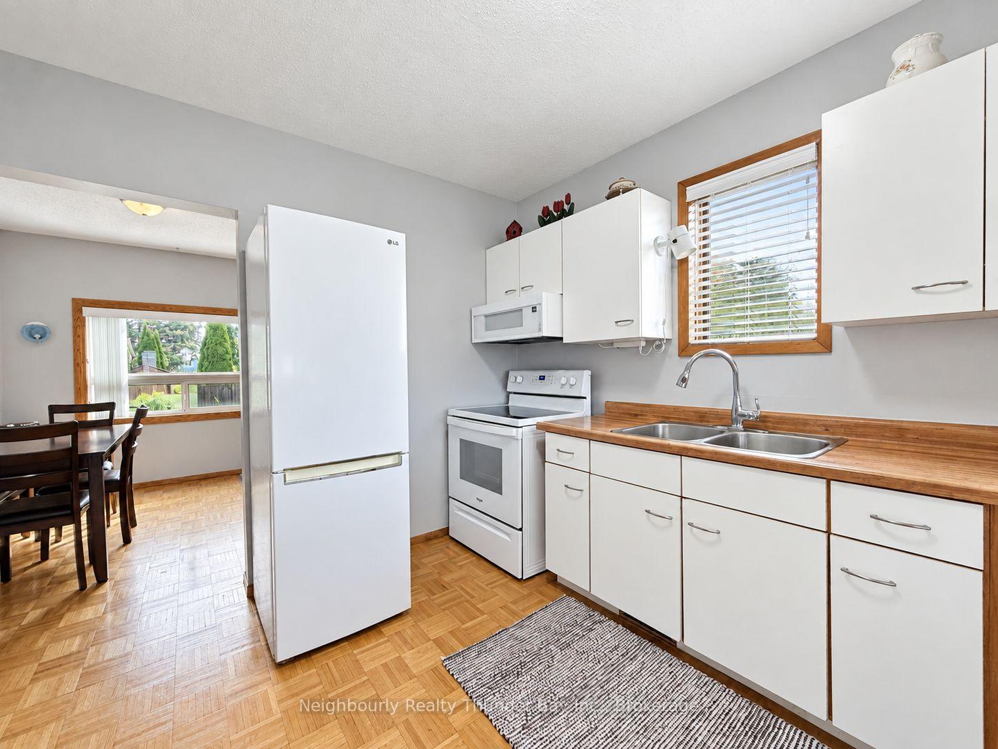 Photo 8 of 27 Algonquin Avenue N, Thunder Bay, College Heights — HOMEH