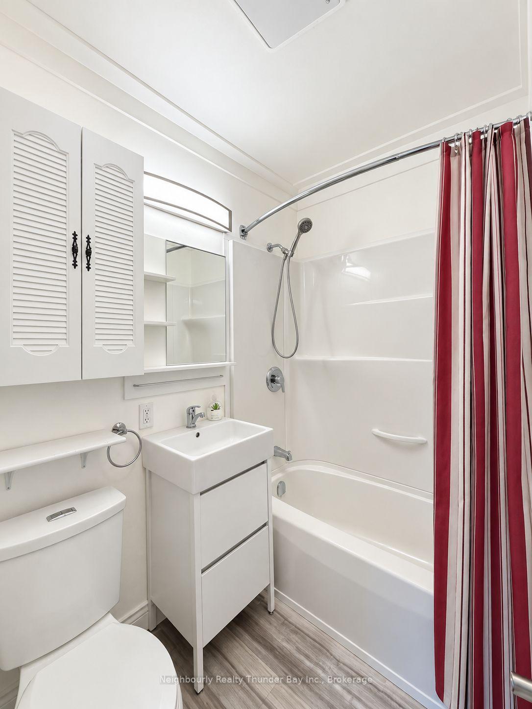 Photo 13 of 27 Algonquin Avenue N, Thunder Bay, College Heights — HOMEH