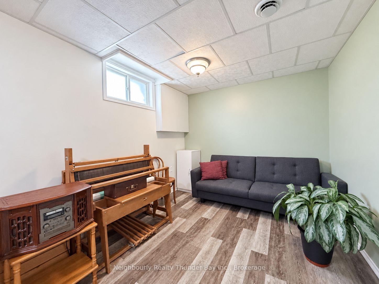 Photo 17 of 27 Algonquin Avenue N, Thunder Bay, College Heights — HOMEH
