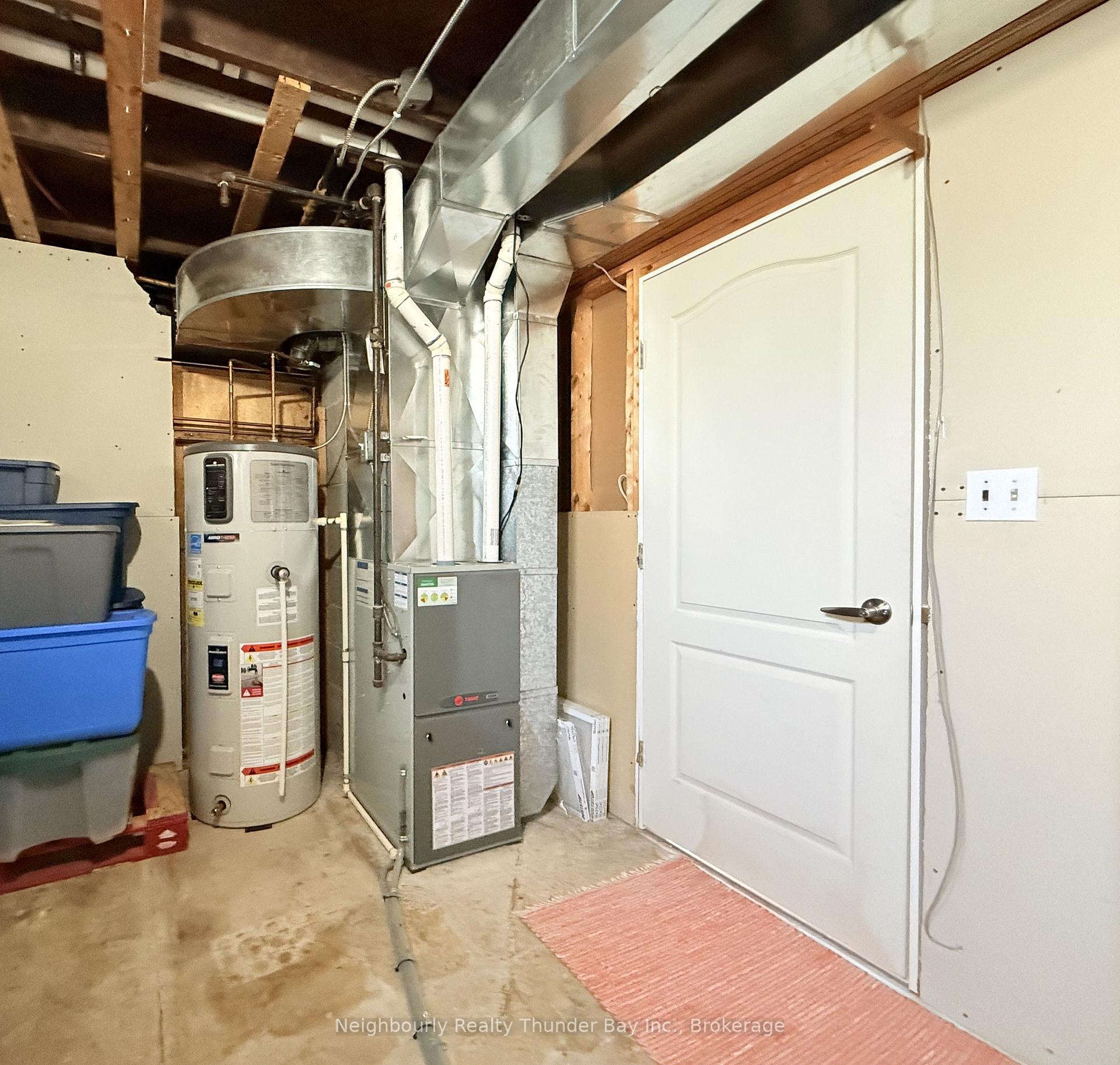 Photo 25 of 27 Algonquin Avenue N, Thunder Bay, College Heights — HOMEH