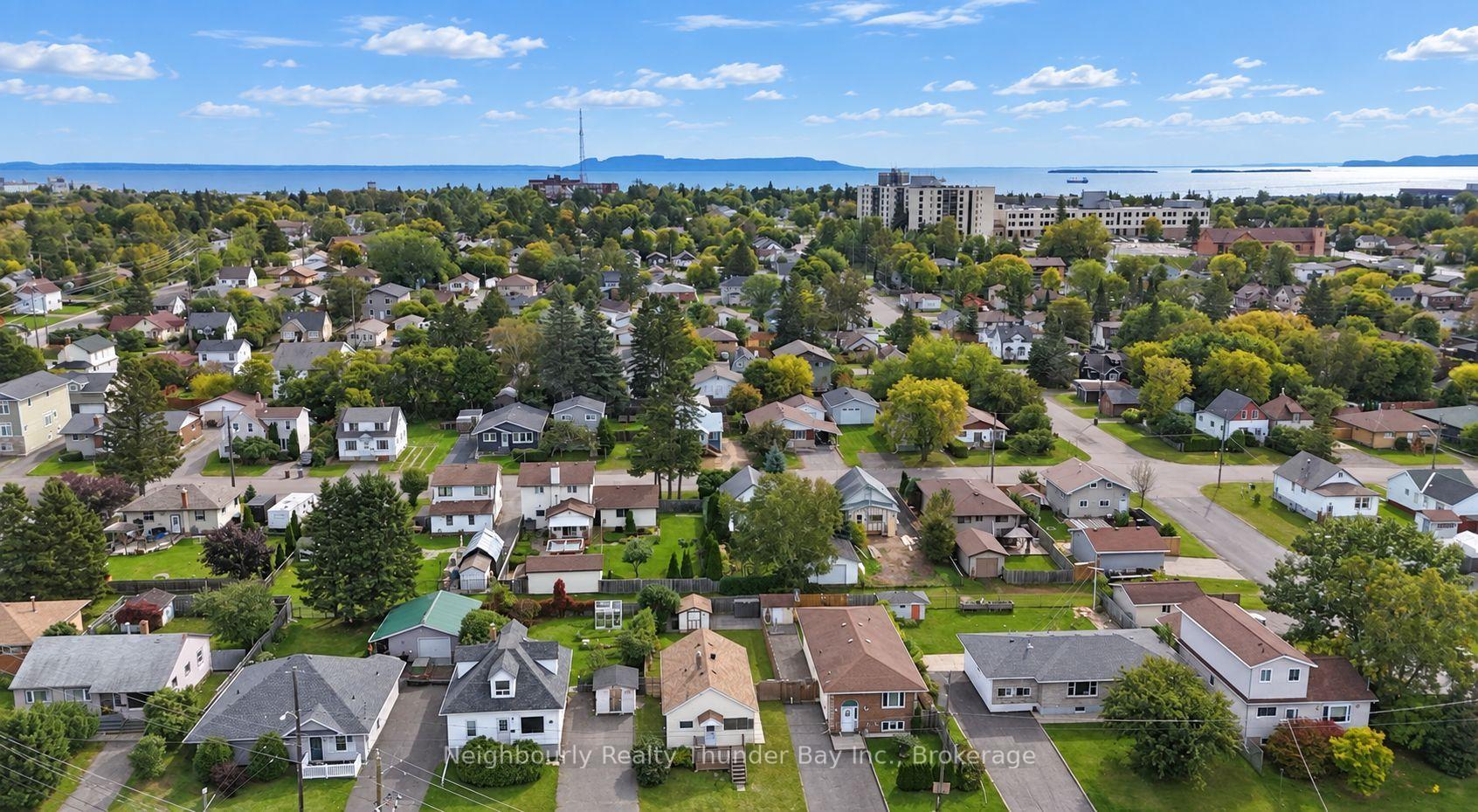 Photo 35 of 27 Algonquin Avenue N, Thunder Bay, College Heights — HOMEH