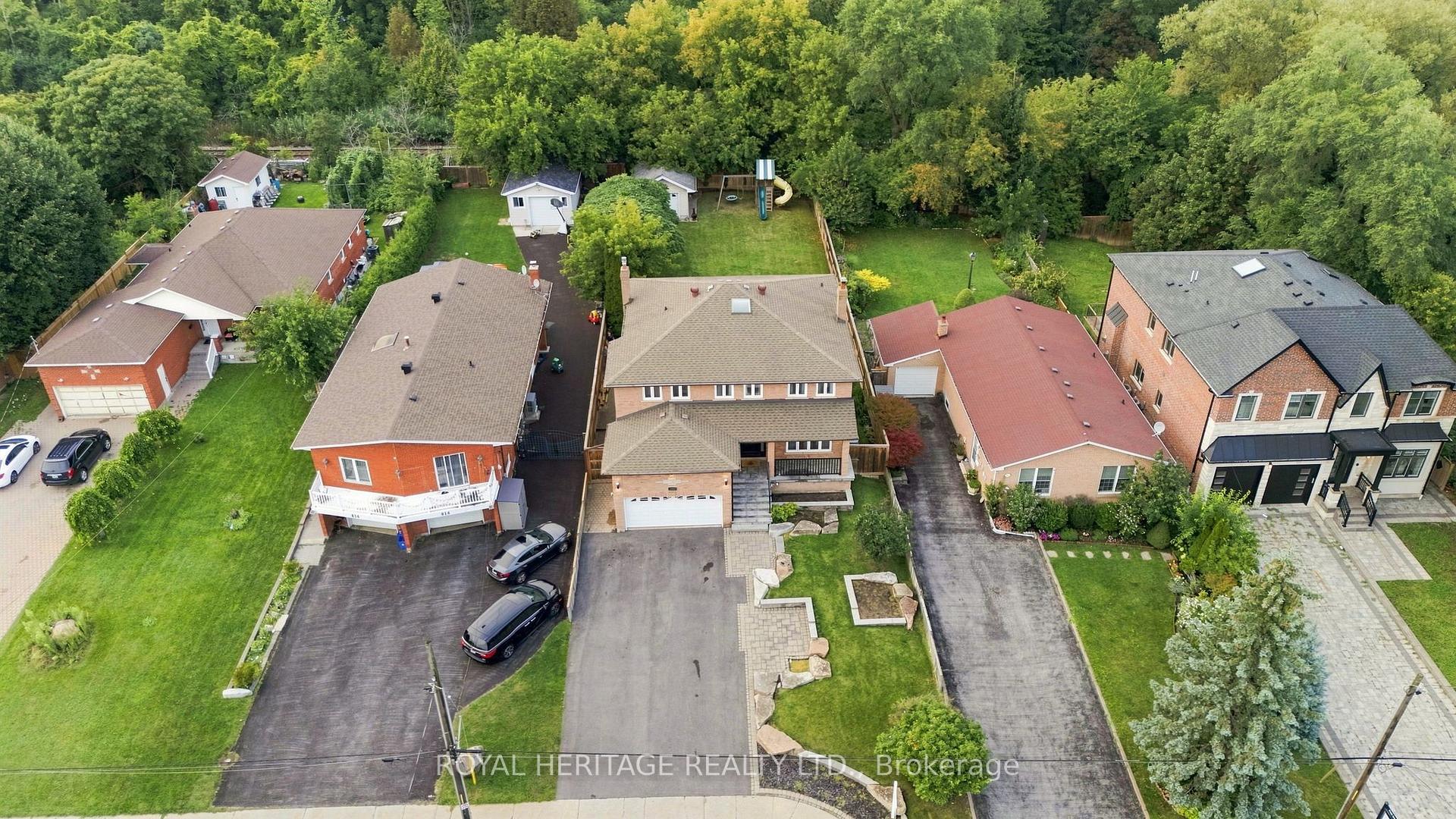Photo 2 of 816 Sheppard Avenue, Pickering, Dunbarton — HOMEH