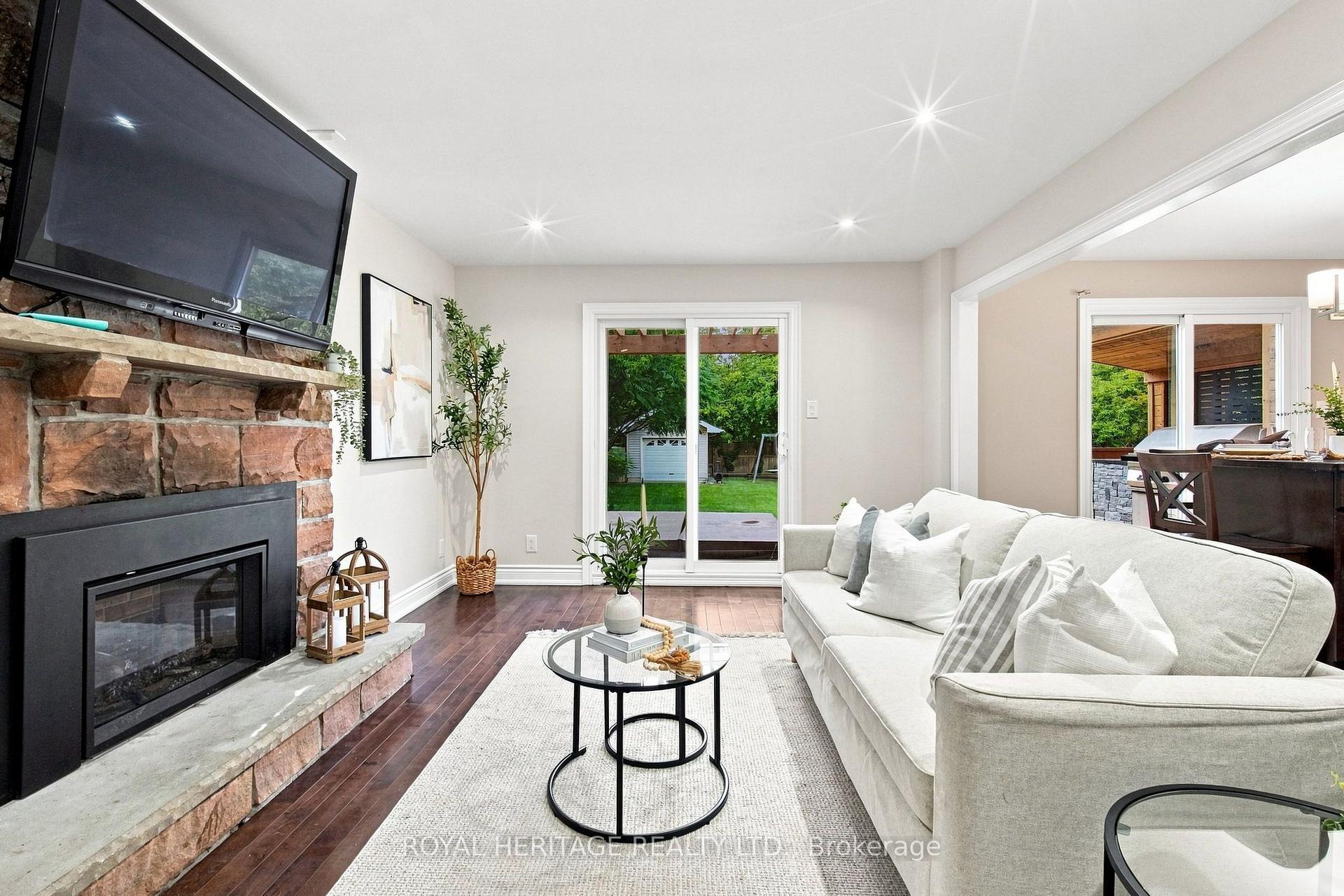 Photo 14 of 816 Sheppard Avenue, Pickering, Dunbarton — HOMEH
