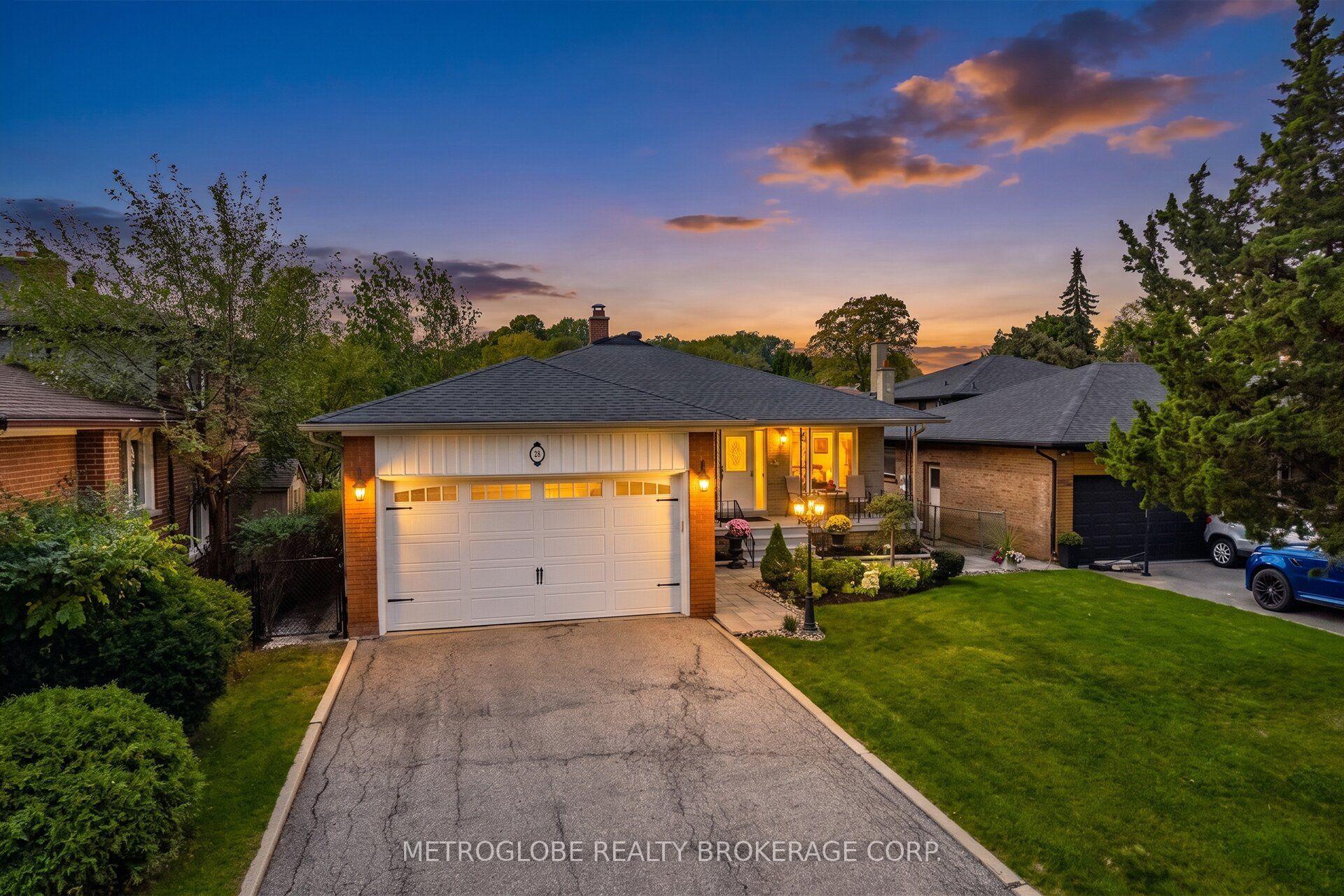 Photo 2 of 28 Eldorado Court, North York, York University Heights — HOMEH