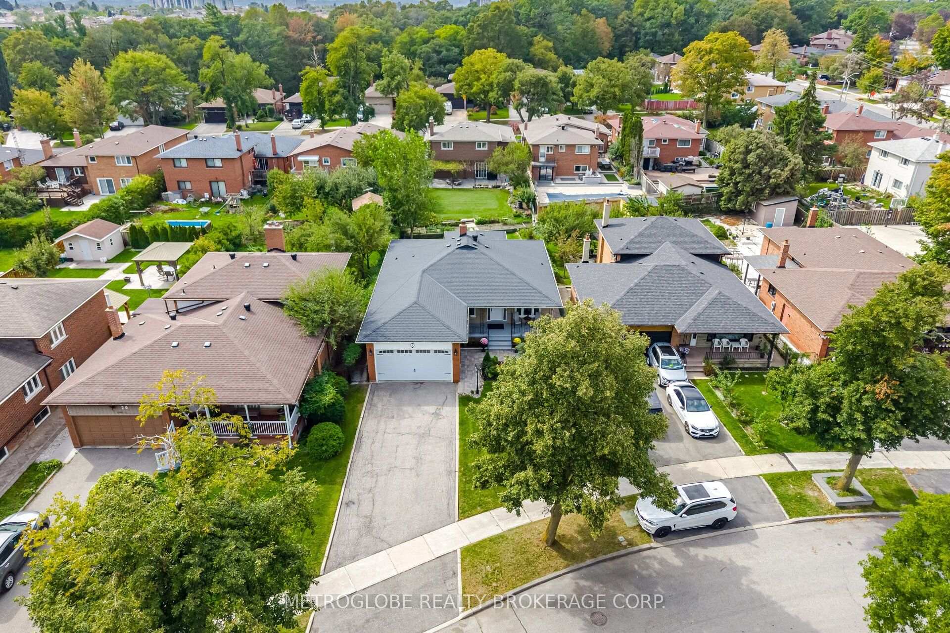Photo 3 of 28 Eldorado Court, North York, York University Heights — HOMEH