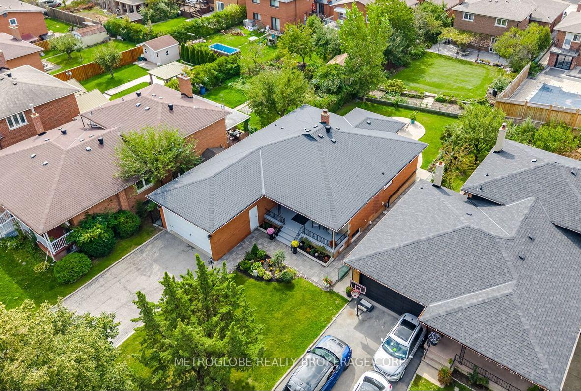 Photo 6 of 28 Eldorado Court, North York, York University Heights — HOMEH