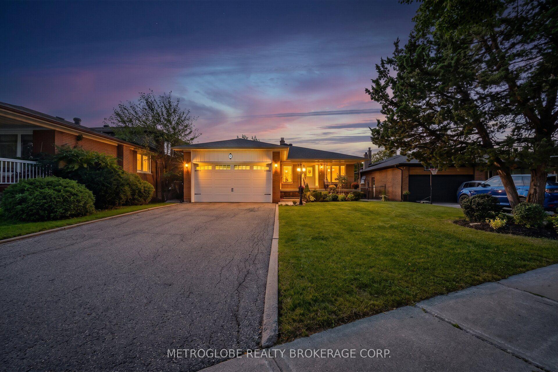 Photo 11 of 28 Eldorado Court, North York, York University Heights — HOMEH