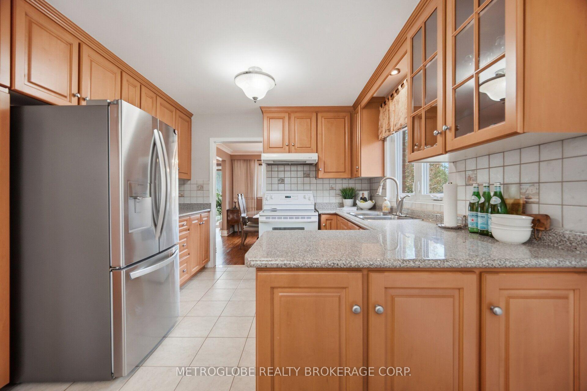 Photo 29 of 28 Eldorado Court, North York, York University Heights — HOMEH