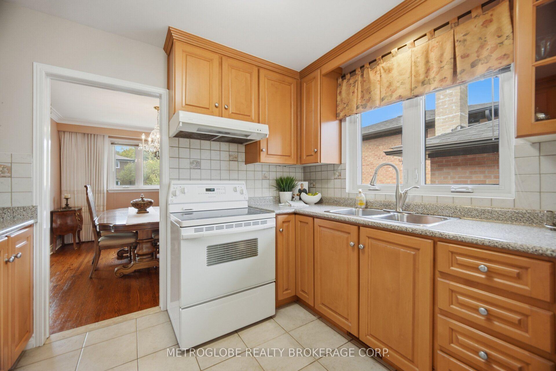 Photo 30 of 28 Eldorado Court, North York, York University Heights — HOMEH